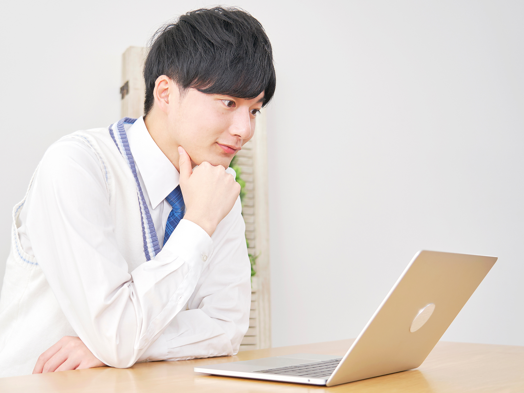 ホットな話題を小論文的に考える